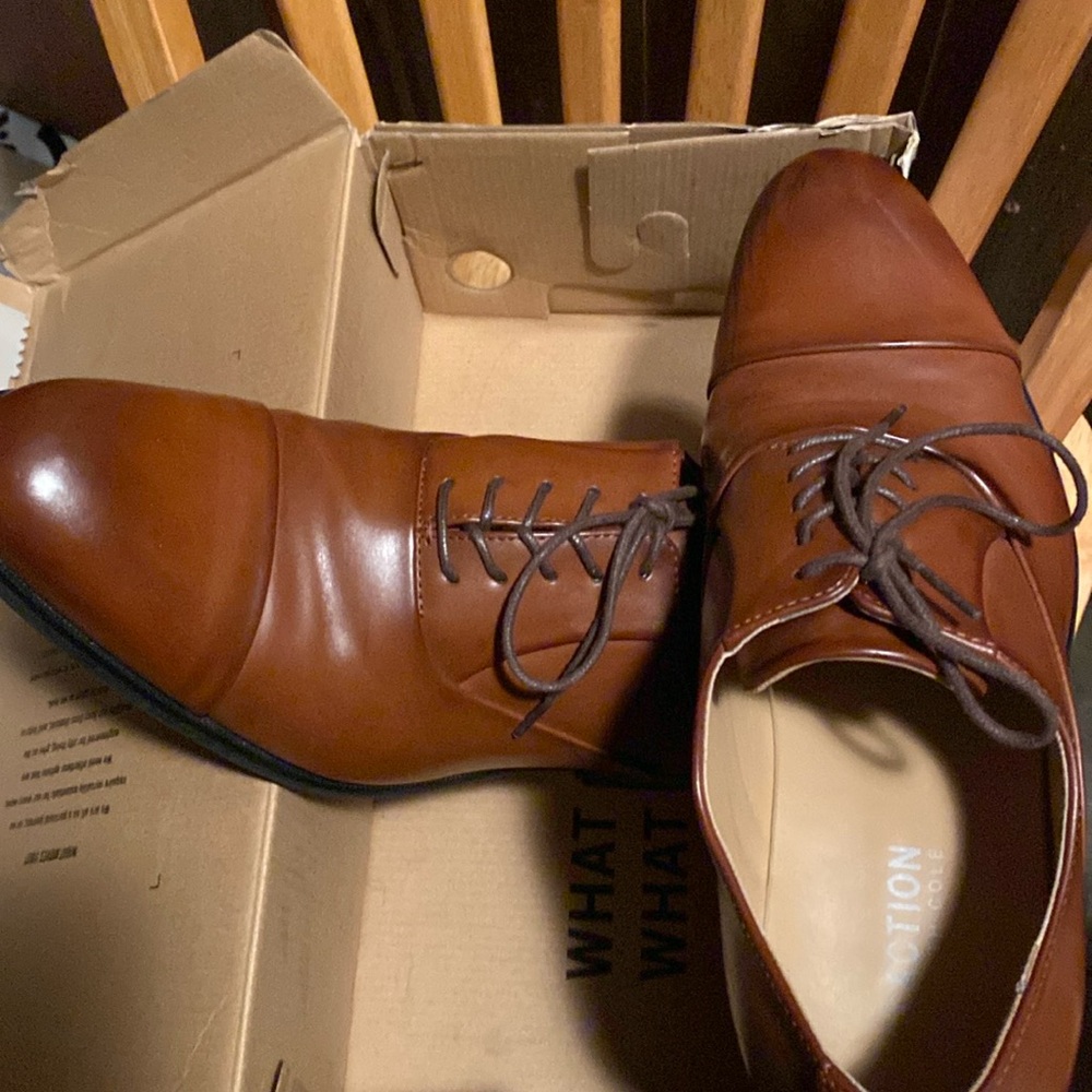 Men’s worn Kenneth Kole brown/tan size 11 dress shoes.